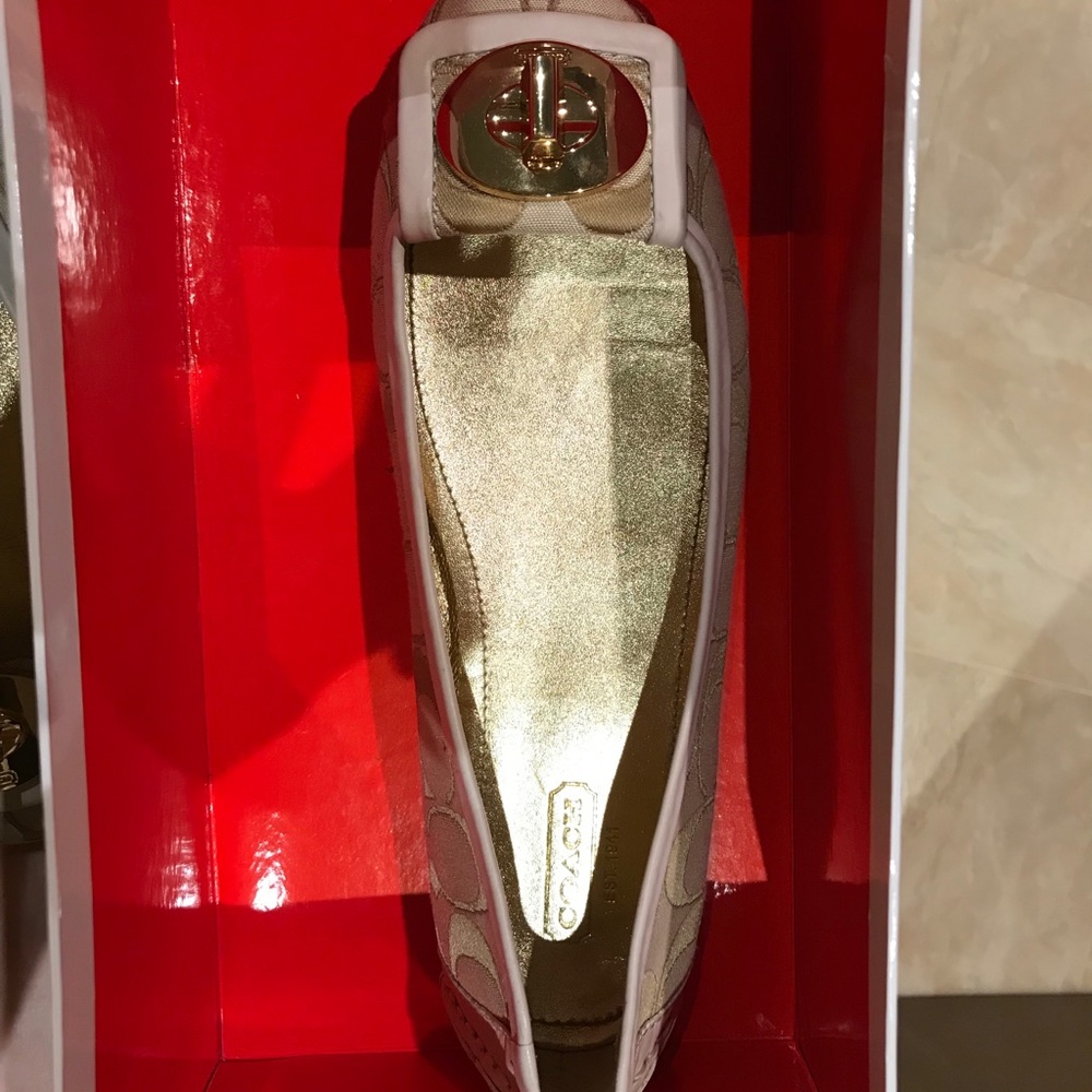 Coach Women’s Vinnette Flats - Picture 6 of 7